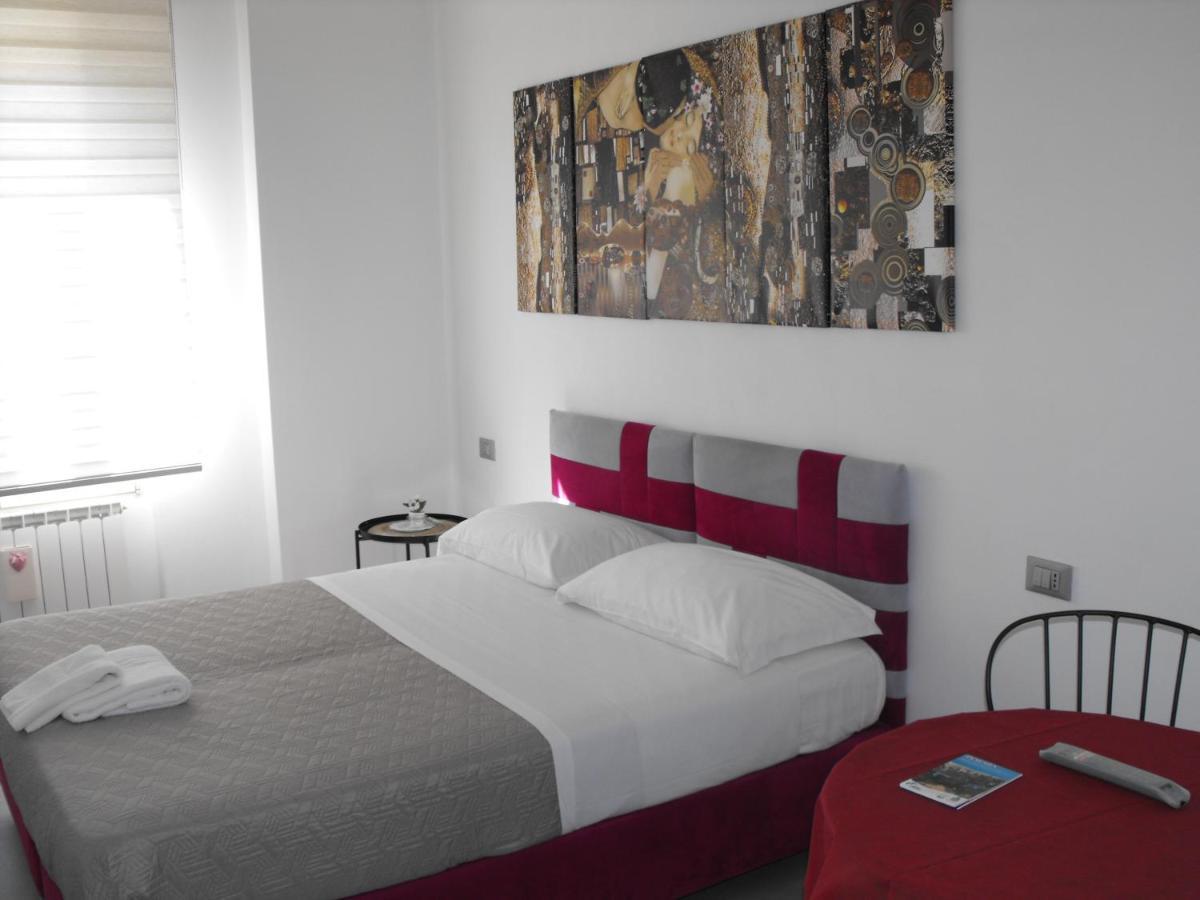 Dimora Chloe B&B เปสการา ภายนอก รูปภาพ